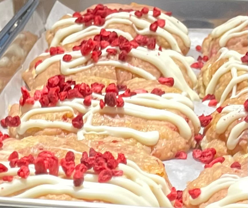 White choc and raspberry Cookie